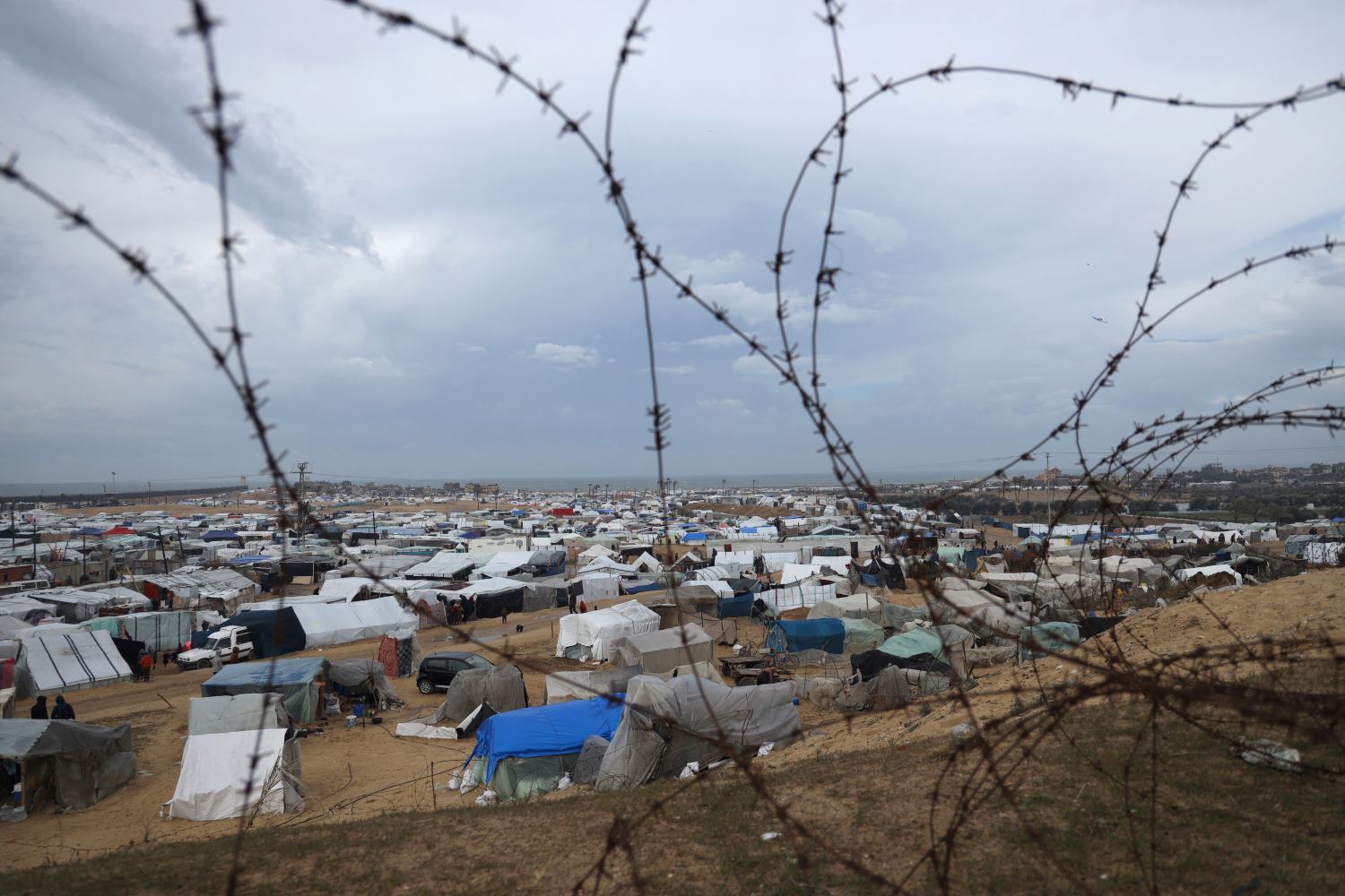 ארגון "היומן רייטס ווטש" (HRW) קורא להטיל סנקציות על ישראל להפרת הוראות בית הדין הבינלאומי