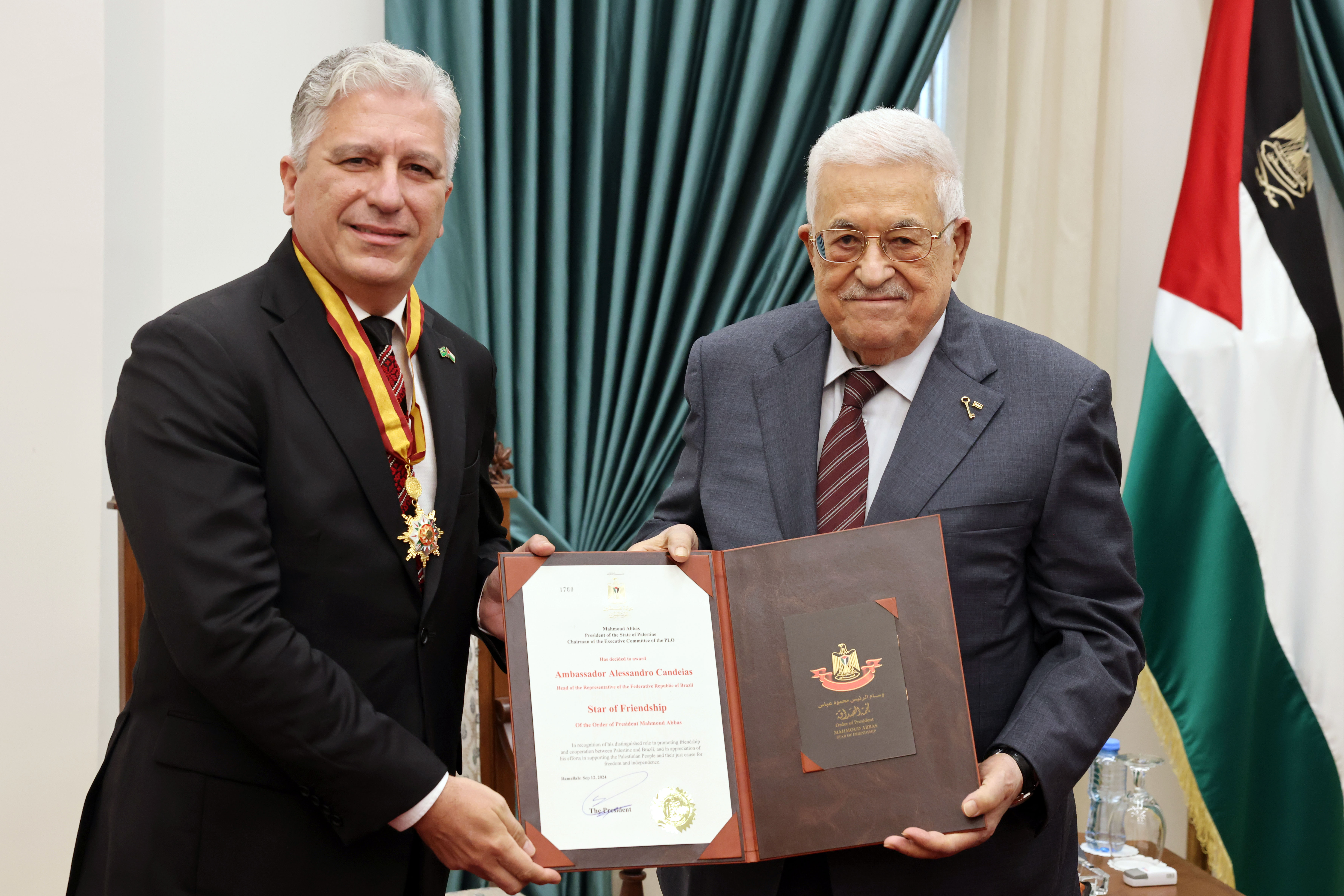 הנשיא עבאס העניק את עיטור "כוכב הידידות" לנציג ברזיל