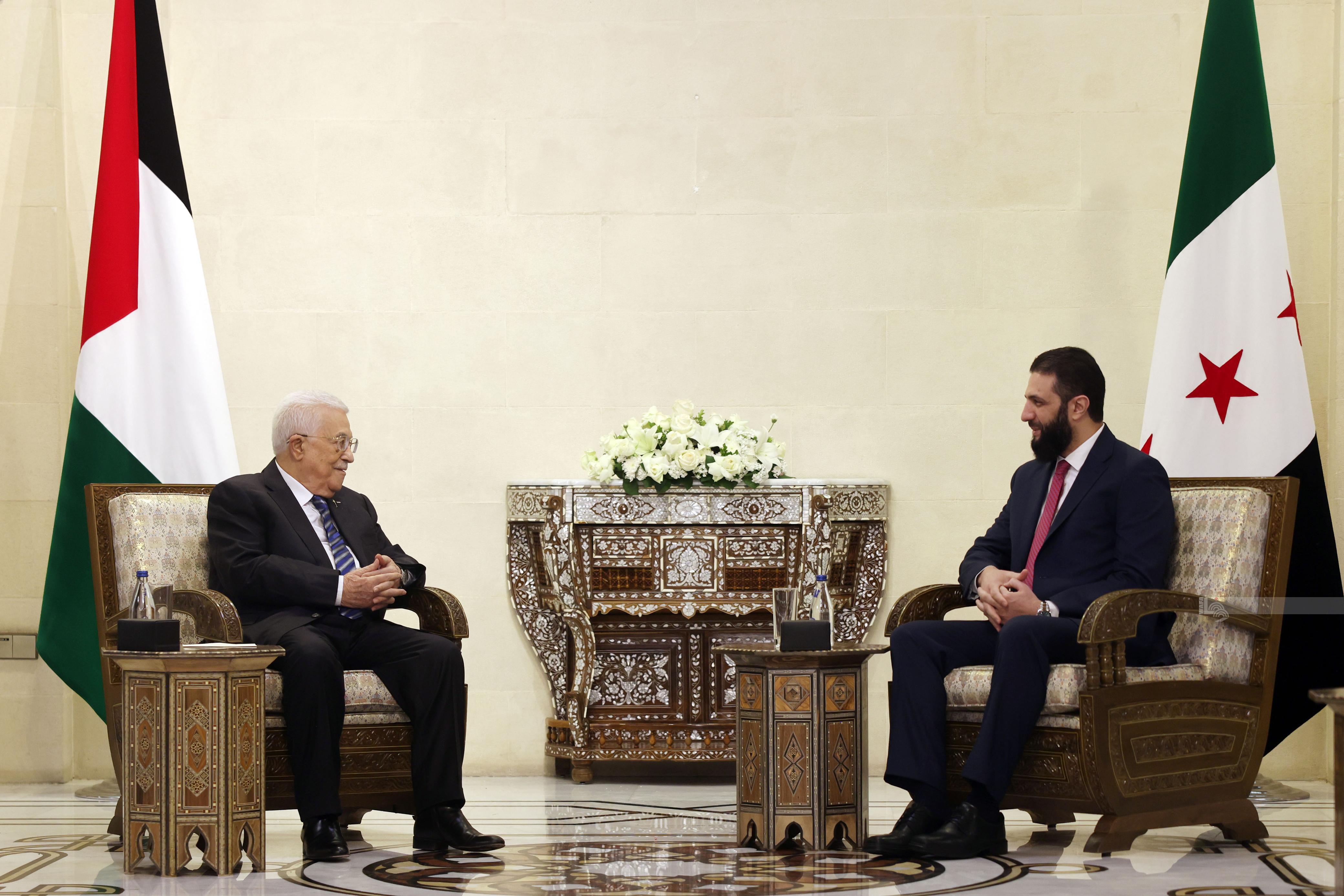 הנשיא הפלסטיני מחמוד עבאס נפגש בדמשק עם הנשיא הסורי אחמד א-שרע: "הפסקת האש, הכנסת סיוע ונסיגת כוחות הכיבוש – בראש סדר העדיפויות"