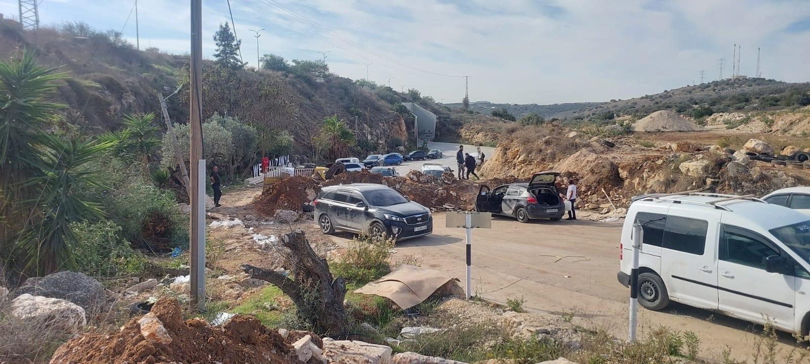 מתנחלים חסמו את הכביש המחבר בין מאחז ח’לת א־סדרה למוכמאס