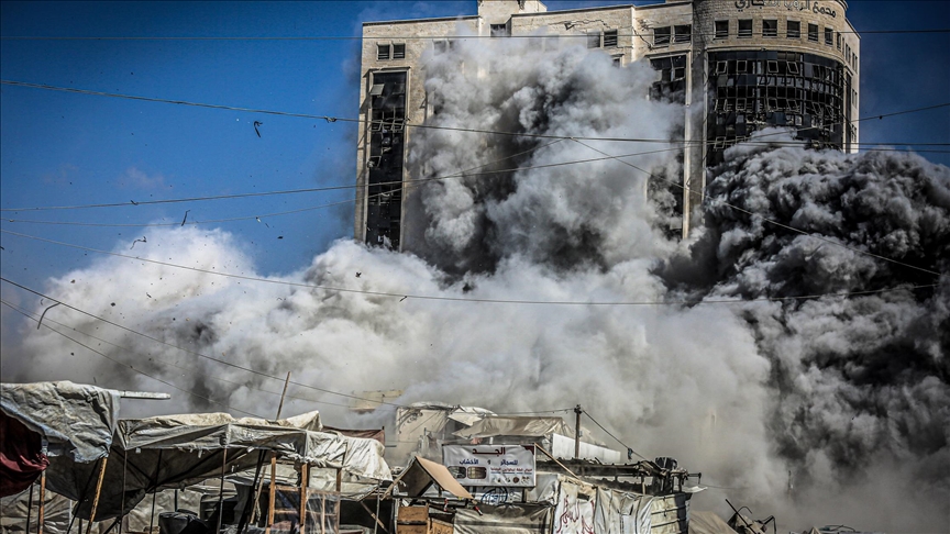 כוחות הכיבוש מגבירים את ההפצצות וממשיכים בפיצוץ והרס בתים ומגדלי מגורים בעיר עזה