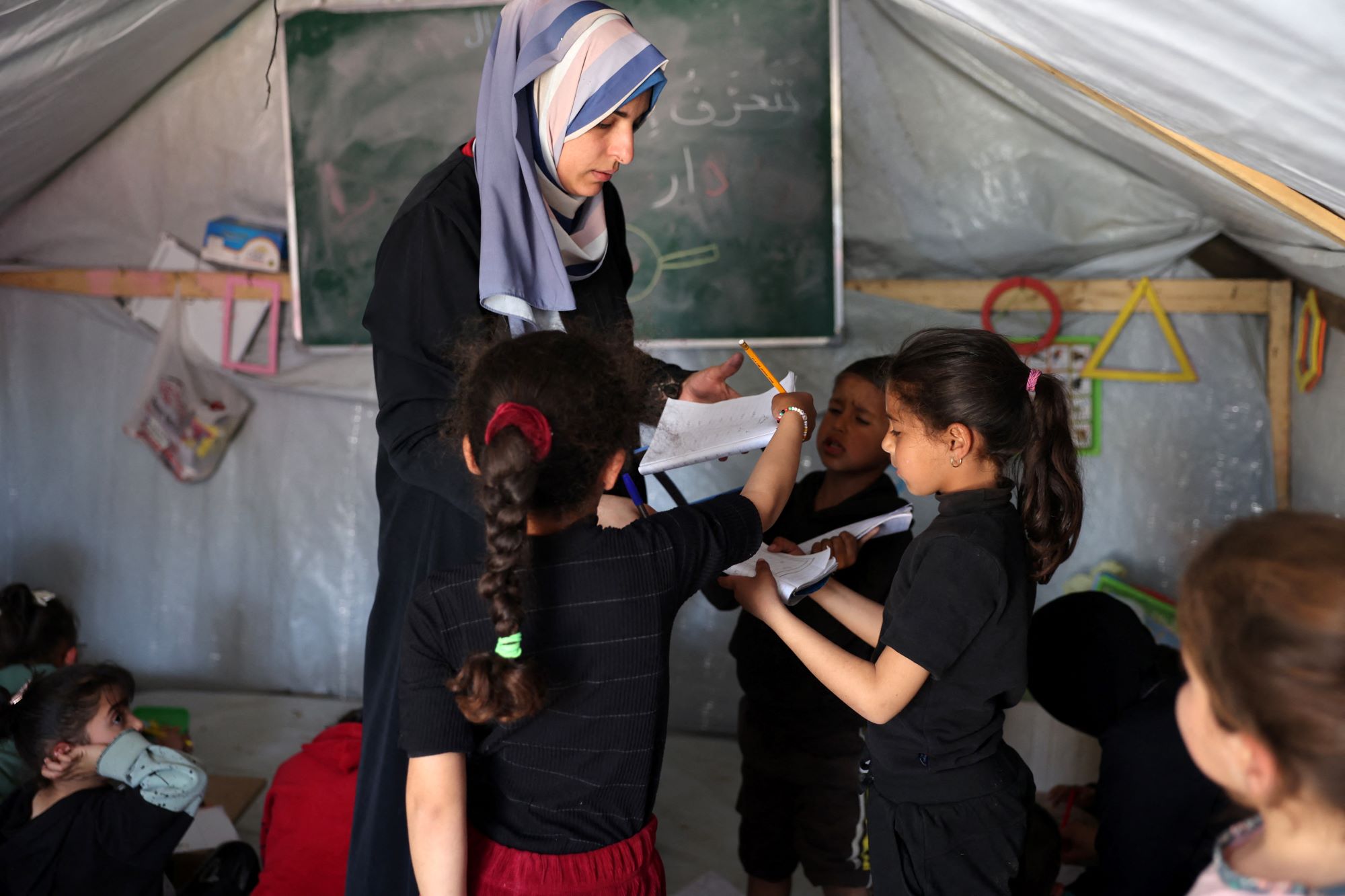 1500 תלמידים ניגשו לבחינת הבגרות האלקטרונית בעזה במחזור השלמה