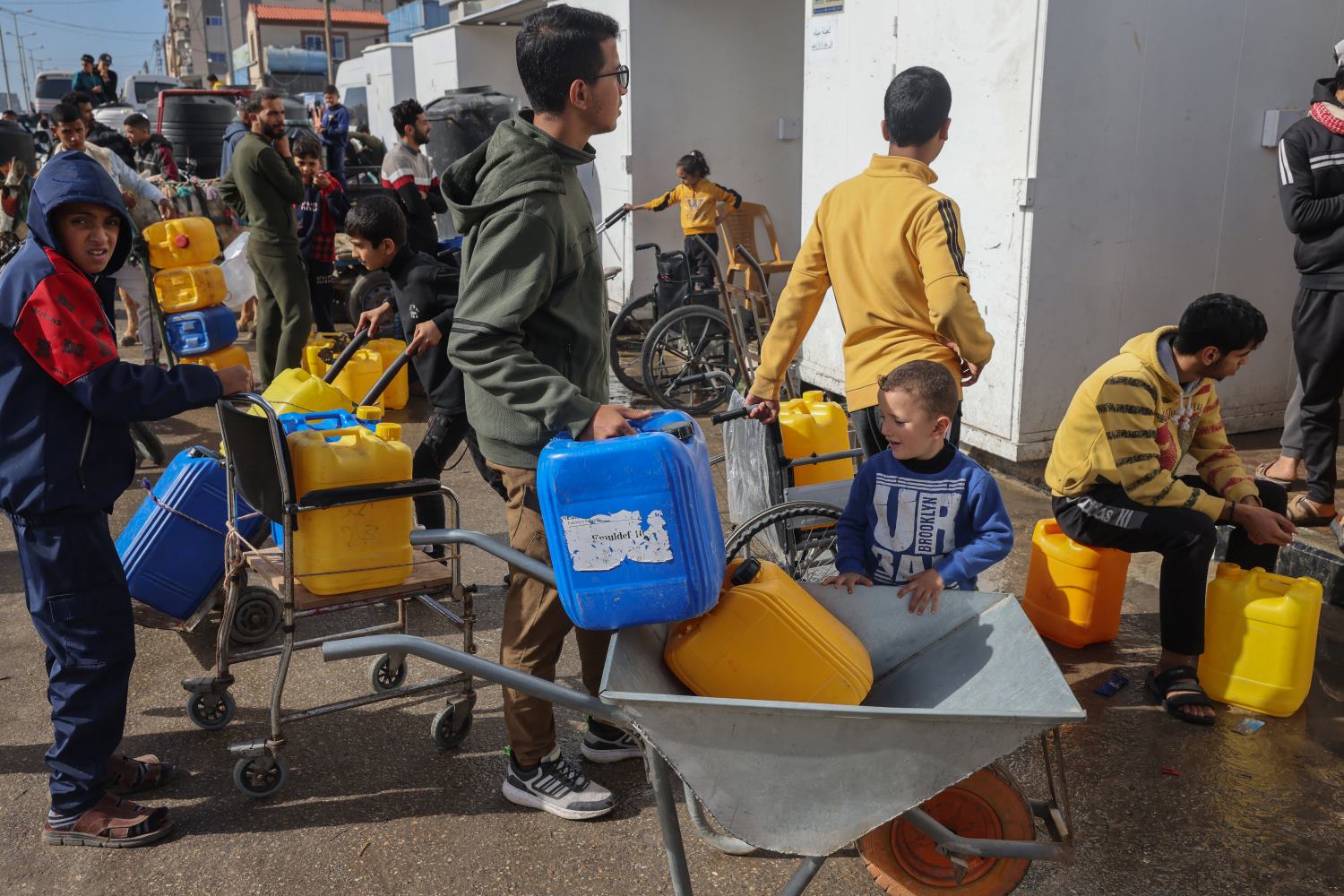 אונר"א מזהירה: "תושבי עזה עלולים למות מצמא – מערכות המים קורסות"