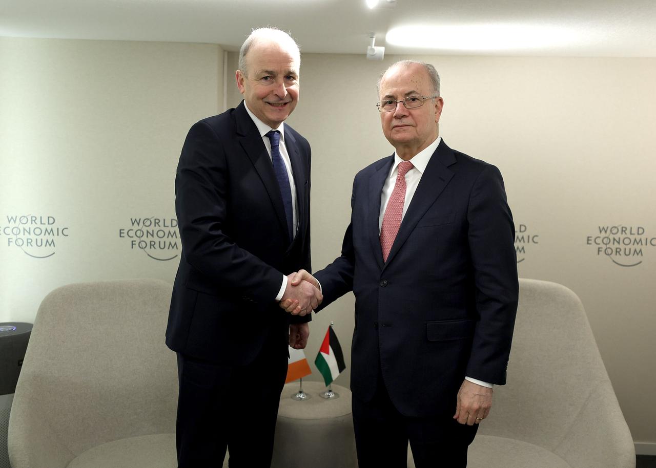 בדאבוס: מוחמד מוסטפא נפגש עם ראש ממשלת אירלנד ודיבר על הפסקת האש בעזה והצעדים בגדה ובירושלים