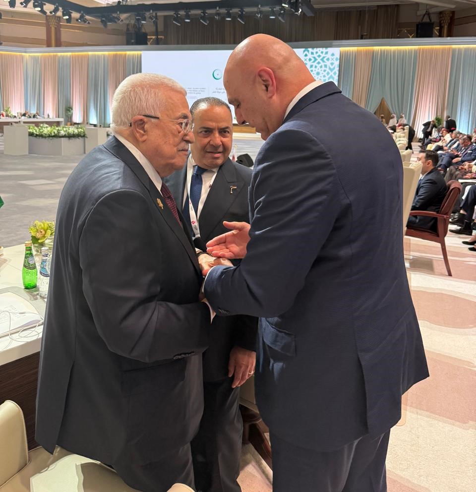 הנשיא עבאס נפגש עם נשיא לבנון בדוחה