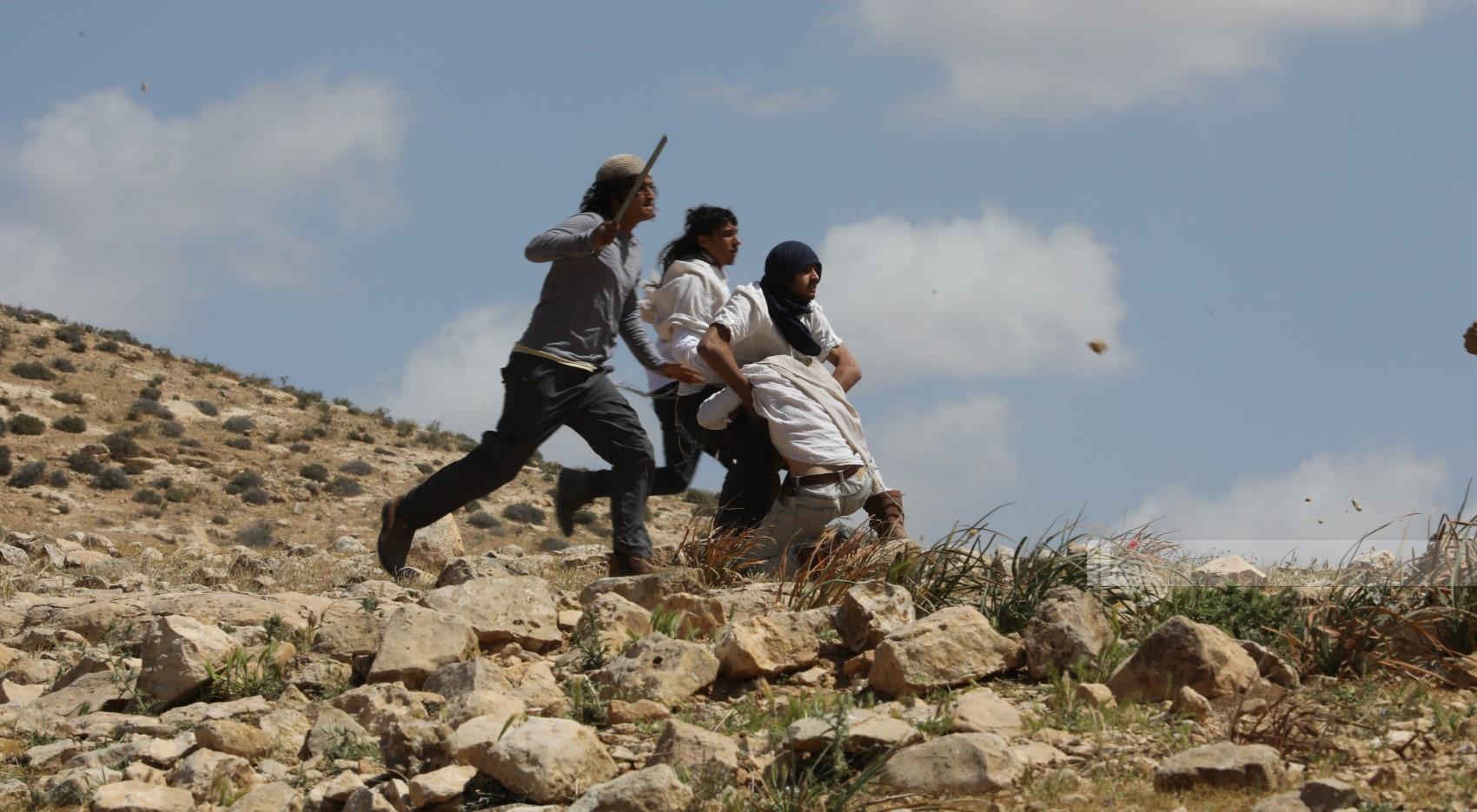 מתנחלים תקפו בתים ופצעו קשיש וצעיר במסאפר יטא, דרום חברון