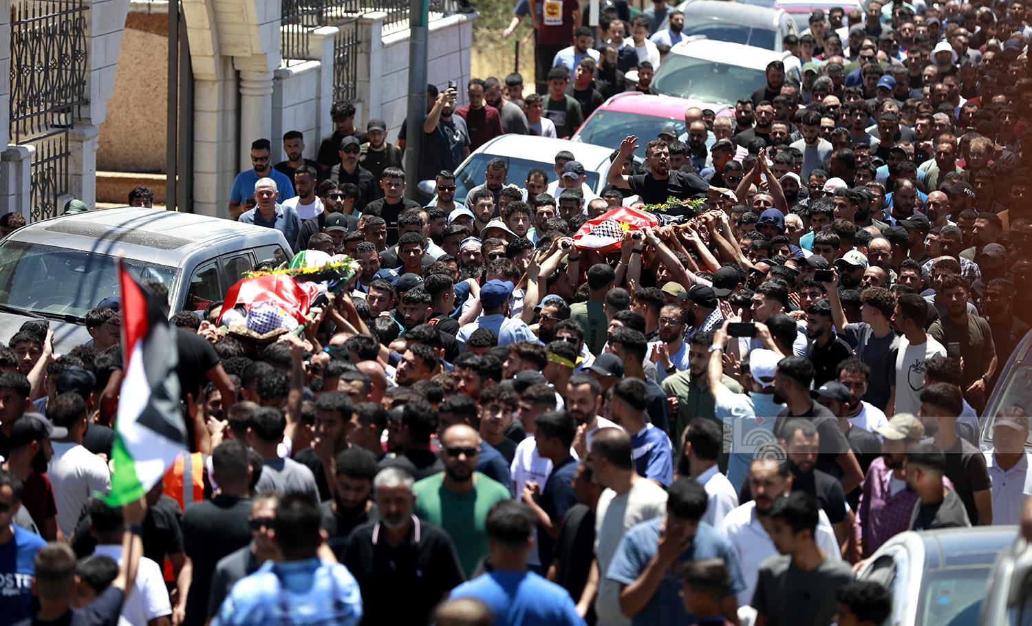 "מוחמד וסיף לא חזרו מסנג'יל": המוני מלווים למנוחות את שני הצעירים מהמזרעה א־שרקייה