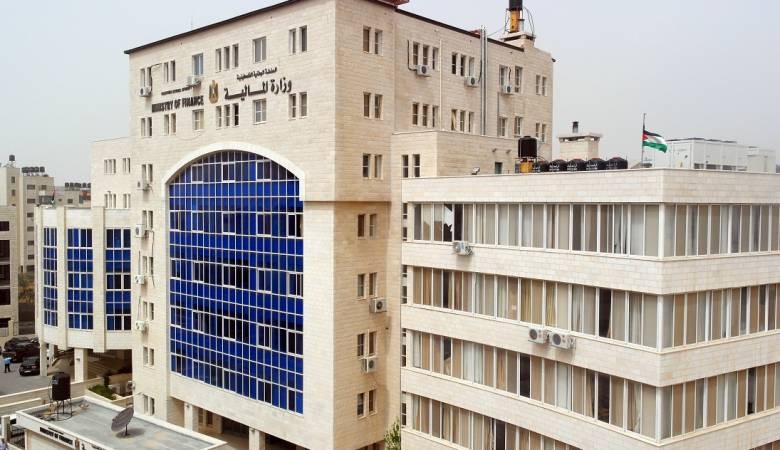 משרד האוצר הפלסטיני: תשלום משכורות עובדי הציבור יחל מחר, תשלום חלקי למרבית העובדים