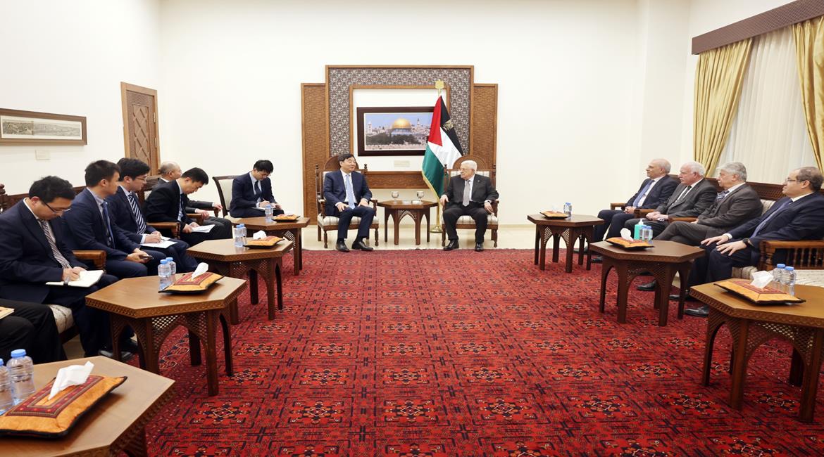 עבאס נפגש ברמאללה עם השליח הסיני למזרח התיכון