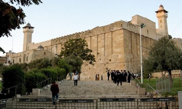 כוחות הכיבוש חסמו את הכניסה לאלחראם אלאבראהימי ושיבשו את הלימודים בשני בתי ספר בחברון