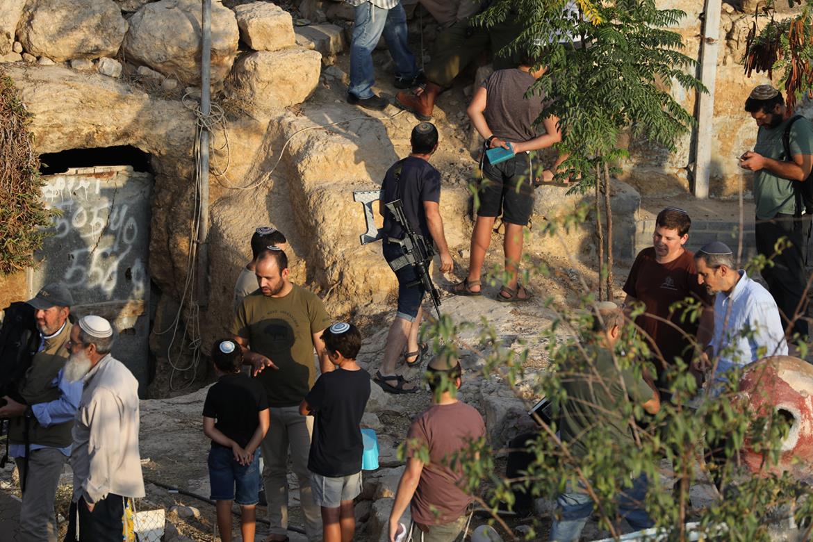 מתנחלים פרצו לבית בח׳רבת אל־חלאווה והשחיתו לוחות סולאריים וגדרות במסאפר יטא