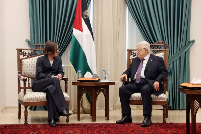 הנשיא עבאס נפגש עם נשיאת הצלב האדום הבינלאומי לדון במצב ההומניטרי בעזה