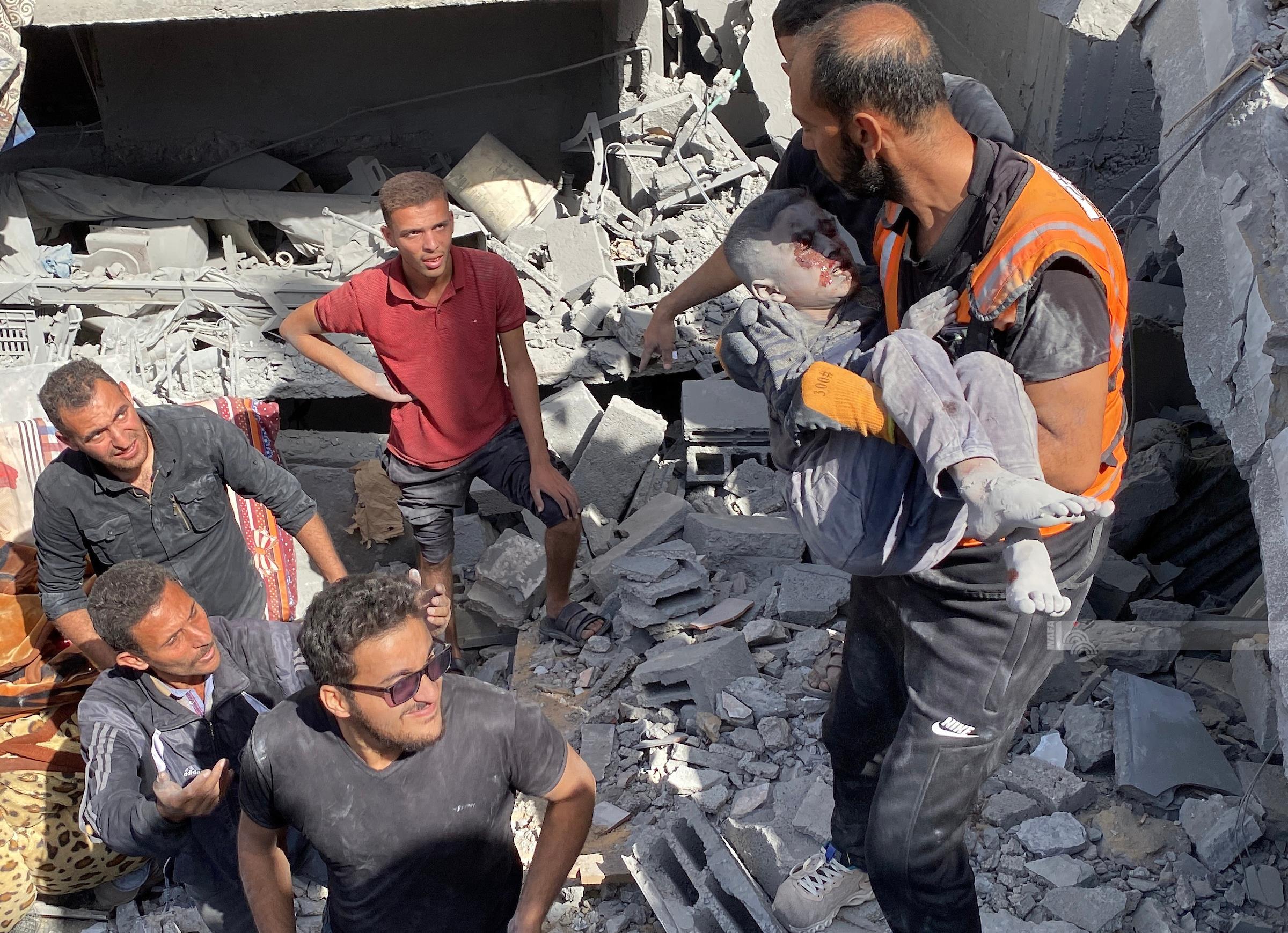 התקיפה כל כוחות הכיבוש בעזה: לפחות 10 הרוגים ופצועים רבים בתקיפה על בית להיא