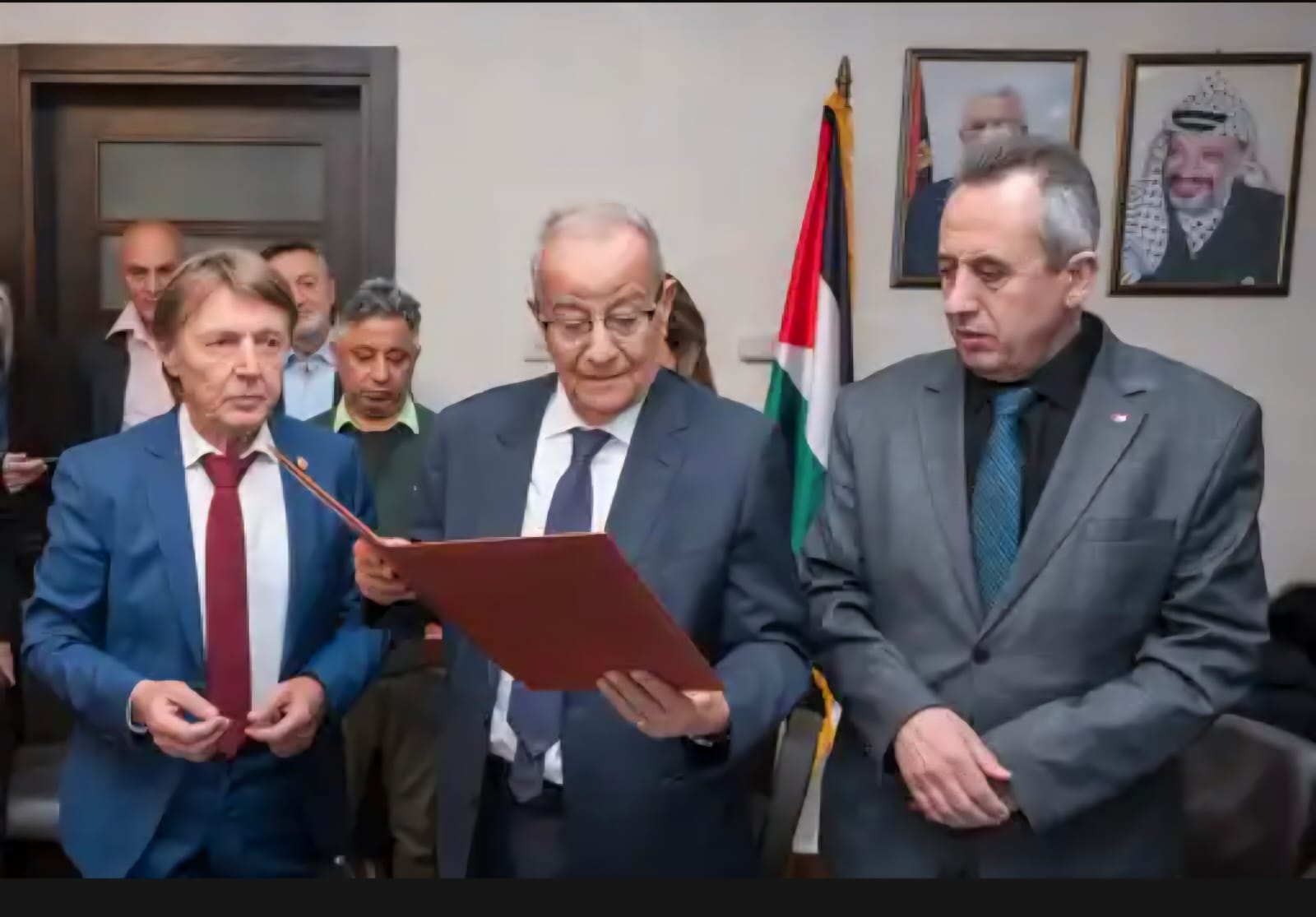 בהנחיית הנשיא: דושאן דונגר עוטר בעיטור ‘כוכב הידידות’