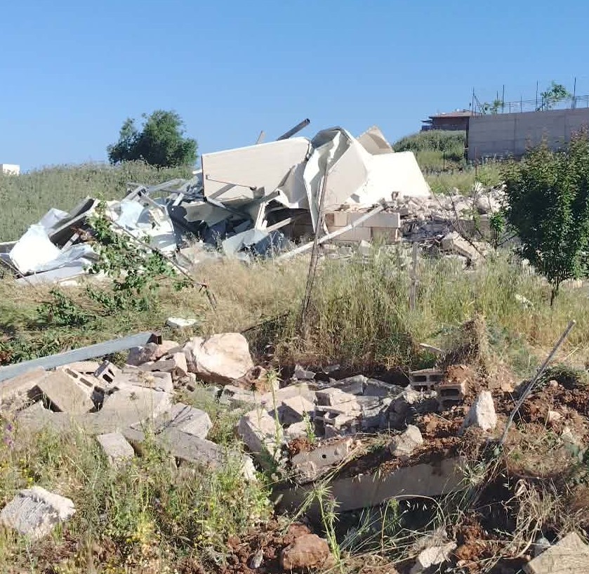 כוחות הכיבוש הרסו בית ומבנה תעשייה במחנה הפליטים אל־ג'לזון שמצפון לרמאללה