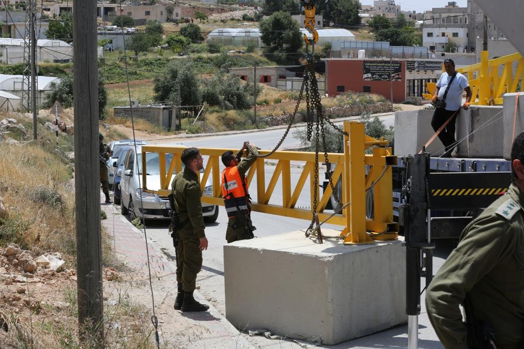 כוחות הכיבוש סגרו את הכביש הסמוך להתנחלות יצהר מדרום לשכם