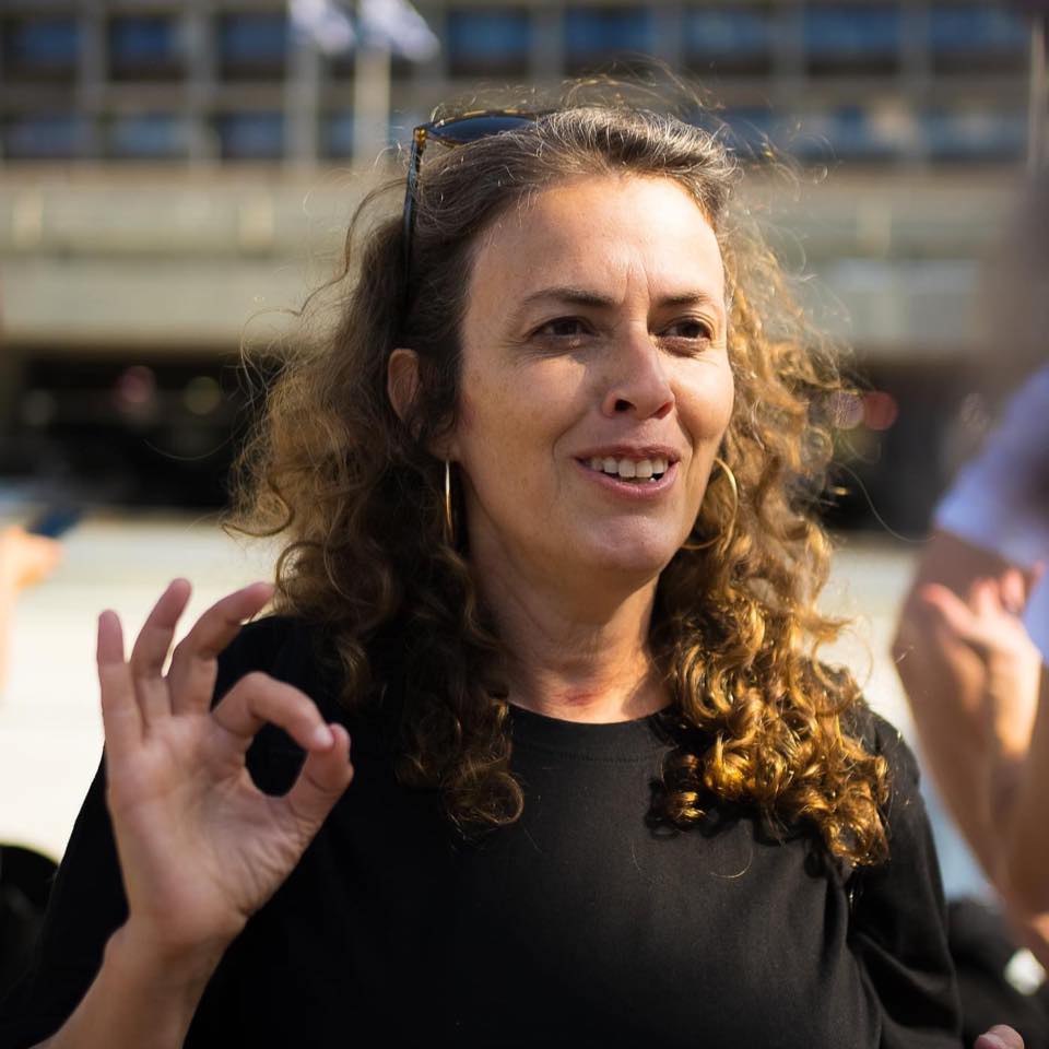 אני בוחרת את דרכי שלי לבעור ולהישרף