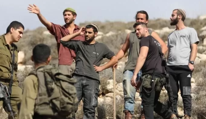 מתנחלים תקפו חקלאים ושברו עצי זית בדיר בלוט