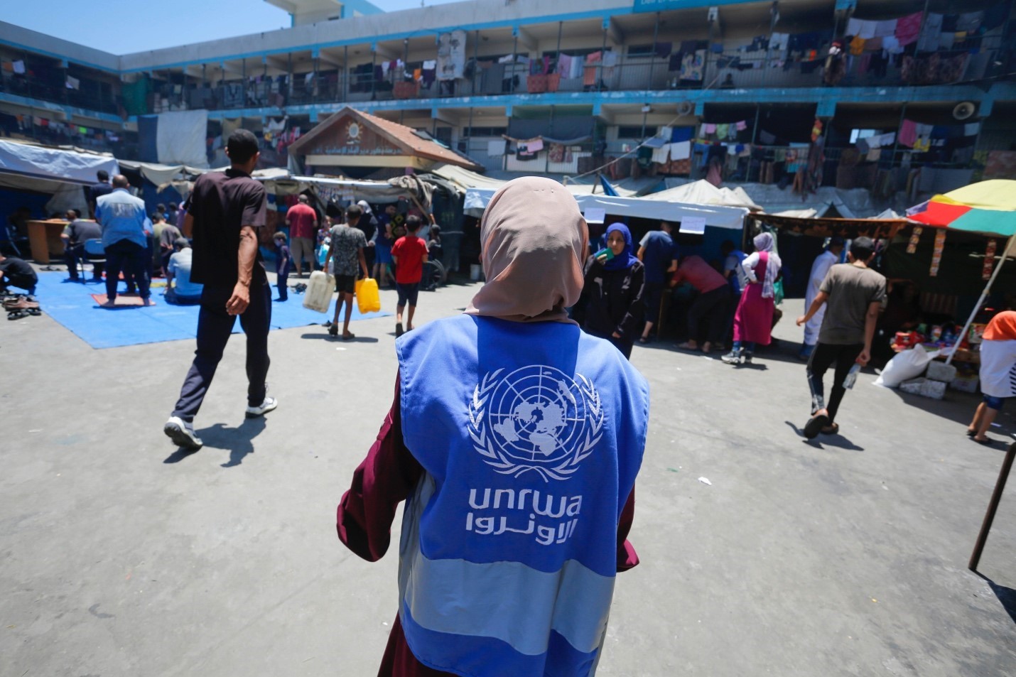 בריטניה, צרפת וגרמניה מזהירות: החוק הישראלי נגד אונר"א מסכן את הסיוע ההומניטרי לפלסטינים
