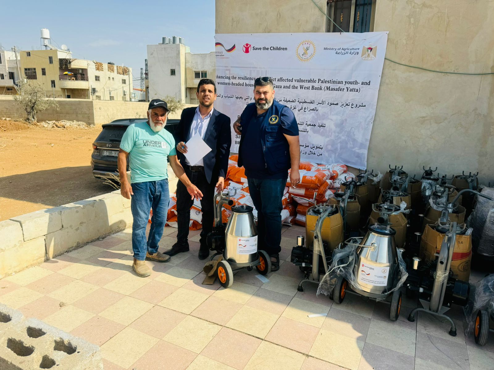 סיוע חקלאי בהיקף נרחב לחקלאים במסאפר יטא: ציוד, תשומות ותמיכה לשיקום הייצור המקומי