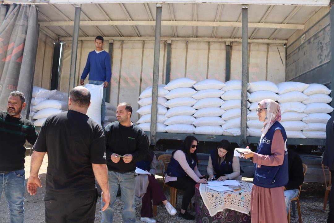 משרד ירושלים חילק כעשרה טונות מספוא לרועי צאן בג'בע ובשכונת הקופטים