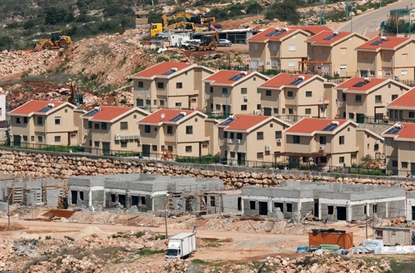 דוח: צווים צבאיים מכשירים מאחזים ומאיצים את הרחבת ההתנחלויות ואת עקירת הפלסטינים