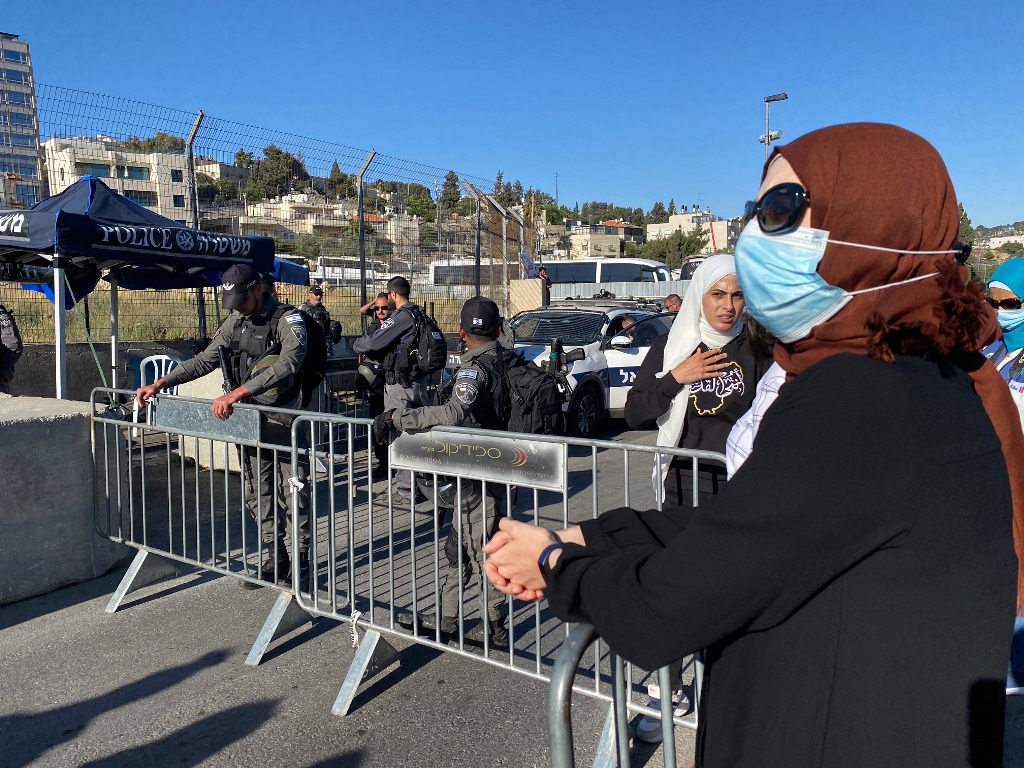 רק לבן גביר מותר