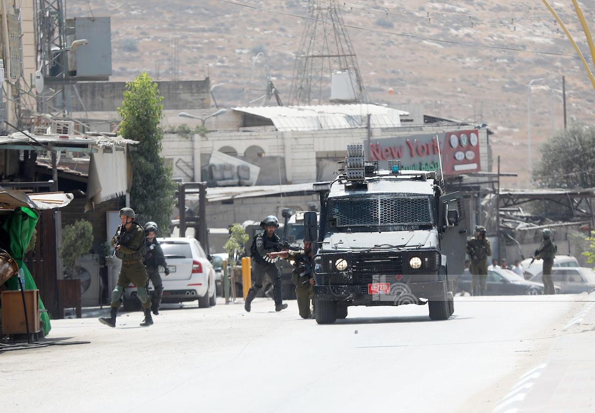 כוחות הכיבוש סגרו את המחסום הצבאי ברחוב השוהדא במרכז חברון