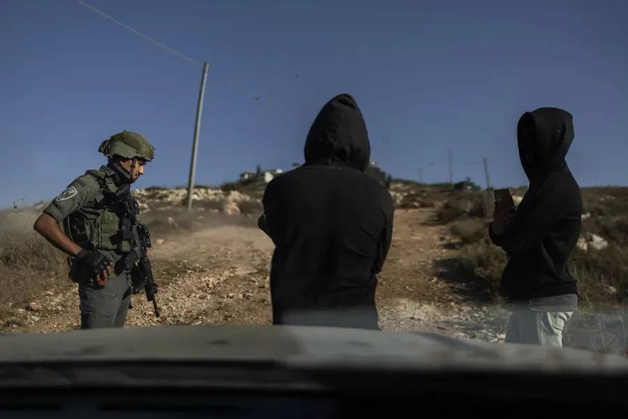 מתנחלים תקפו בית, עקרו עצים וגנבו כ־100 כבשים באל־מניא שממזרח לבית לחם