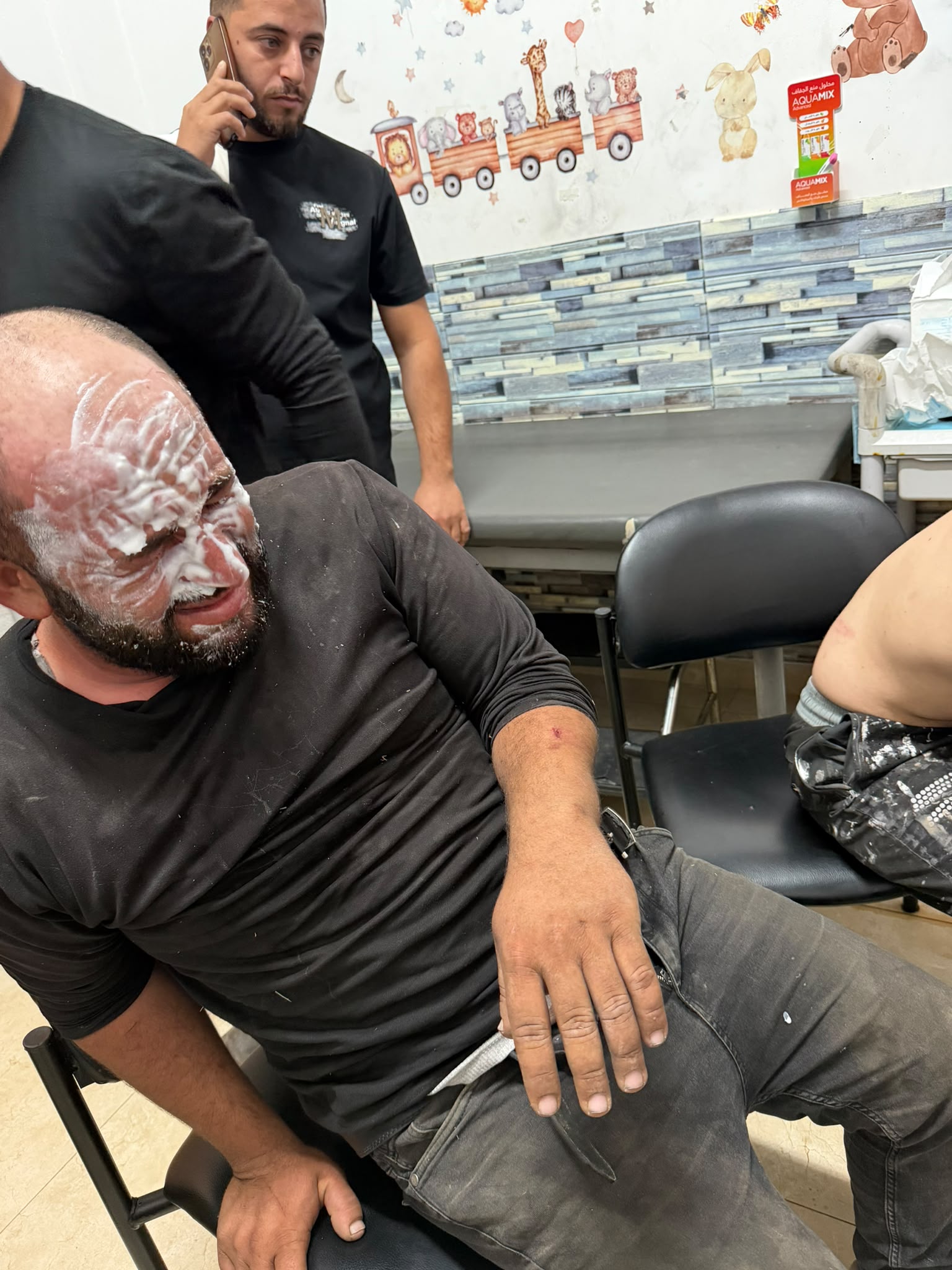 לפחות 12 תקיפות מתנחלים בחמישה מחוזות מאז הבוקר: חקלאים גורשו מאדמותיהם, תושבים הוחזקו ורכוש נגנב