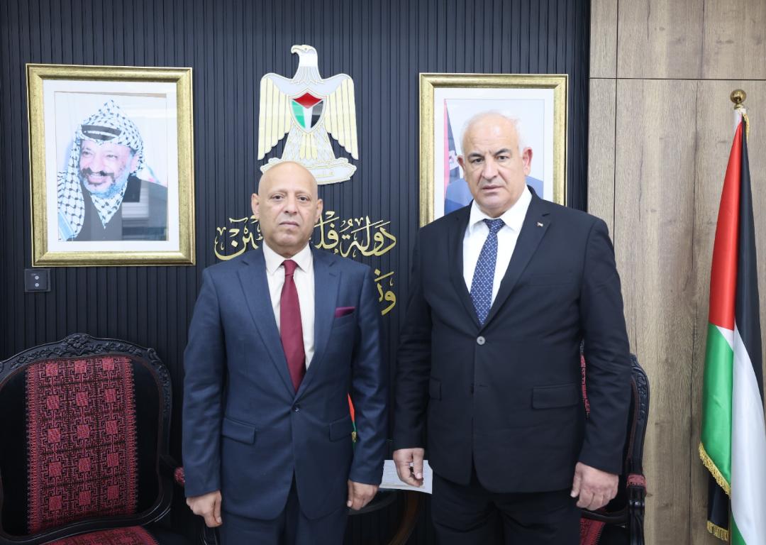 שר הפנים זיאד הב א־ריח נפגש עם שגריר עומאן: הדגישו את עומק הקשרים ואת הצורך בהרחבת שיתוף הפעולה