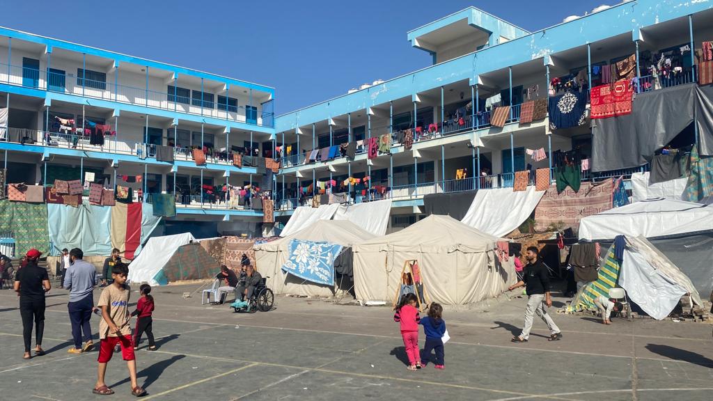 אונר"א: למעלה מ-415 אלף עקורים מתגוררים בבתי ספר בעזה