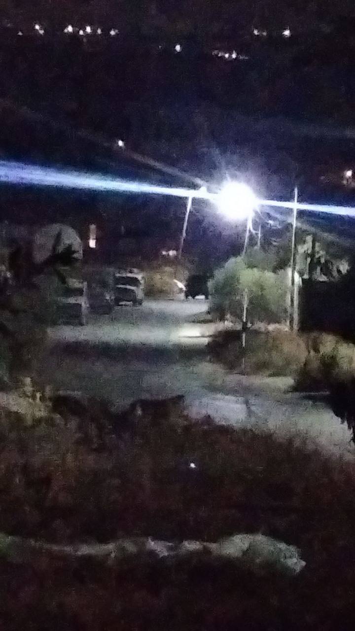 כוחות מיוחדים של הכיבוש ירו בצעיר בטמון ופצעו אותו – מסוקים וכלי ריגול חגו מעל