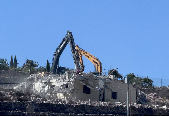 כוחות הכיבוש הרסו פעם נוספת את ביתו של עיתונאי בצפון חברון