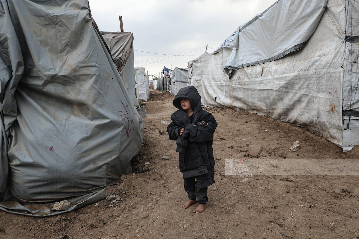 גשמים חזקים חושפים את מצוקת האוהלים ומעמיקים את סבל העקורים עם תחילת החורף