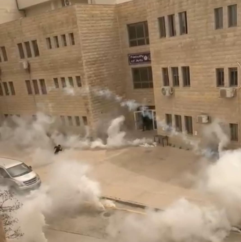 23 פצועים בפשיטת כוחות הכיבוש על אוניברסיטת אל-קודס באבו דיס