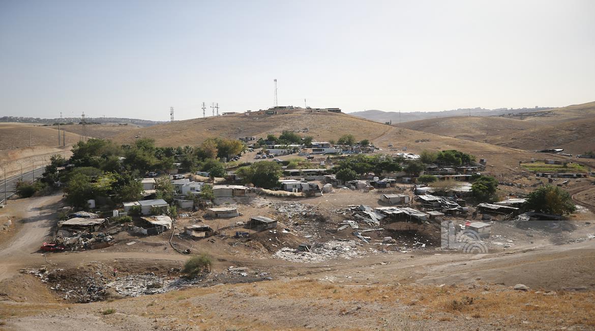 "ייבוש" הנוכחות הפלסטינית במדבר ירושלים: מה קורה בח'אן אל־אחמר?
