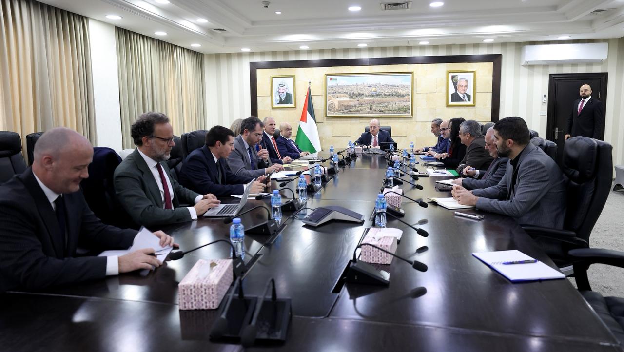 מוסטפא נפגש עם גורמים בינלאומיים והזהיר מפני הסכנה שבהעמקת תוכניות הסיפוח וההתרחבות ההתנחלותית