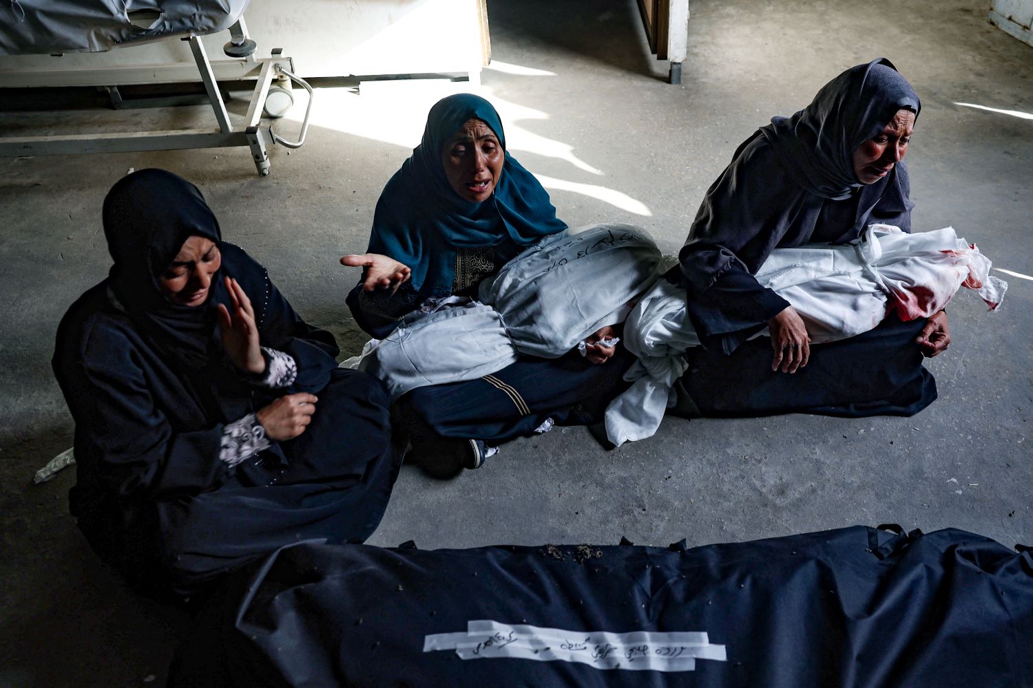 4 הרוגים בהפגזת תותחים של הכיבוש הישראלי בשני אזורים בעזה