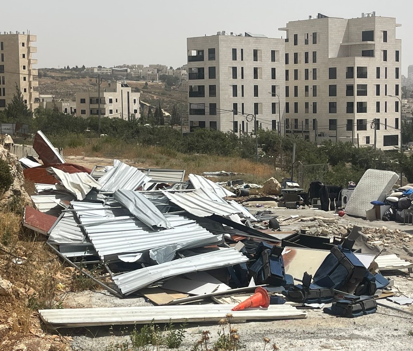 הכיבוש הרס בית בבית חנינא והכריח משפחה להרוס את ביתה בסילואן