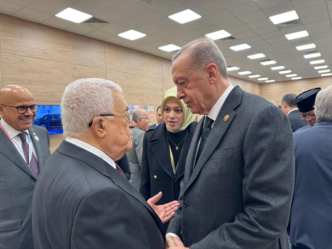 אבו מאזן נפגש עם נשיא טורקיה ארדואן: קריאה לפעולה בינלאומית לעצירת המתקפה הישראלית והגברת התמיכה בפלסטין