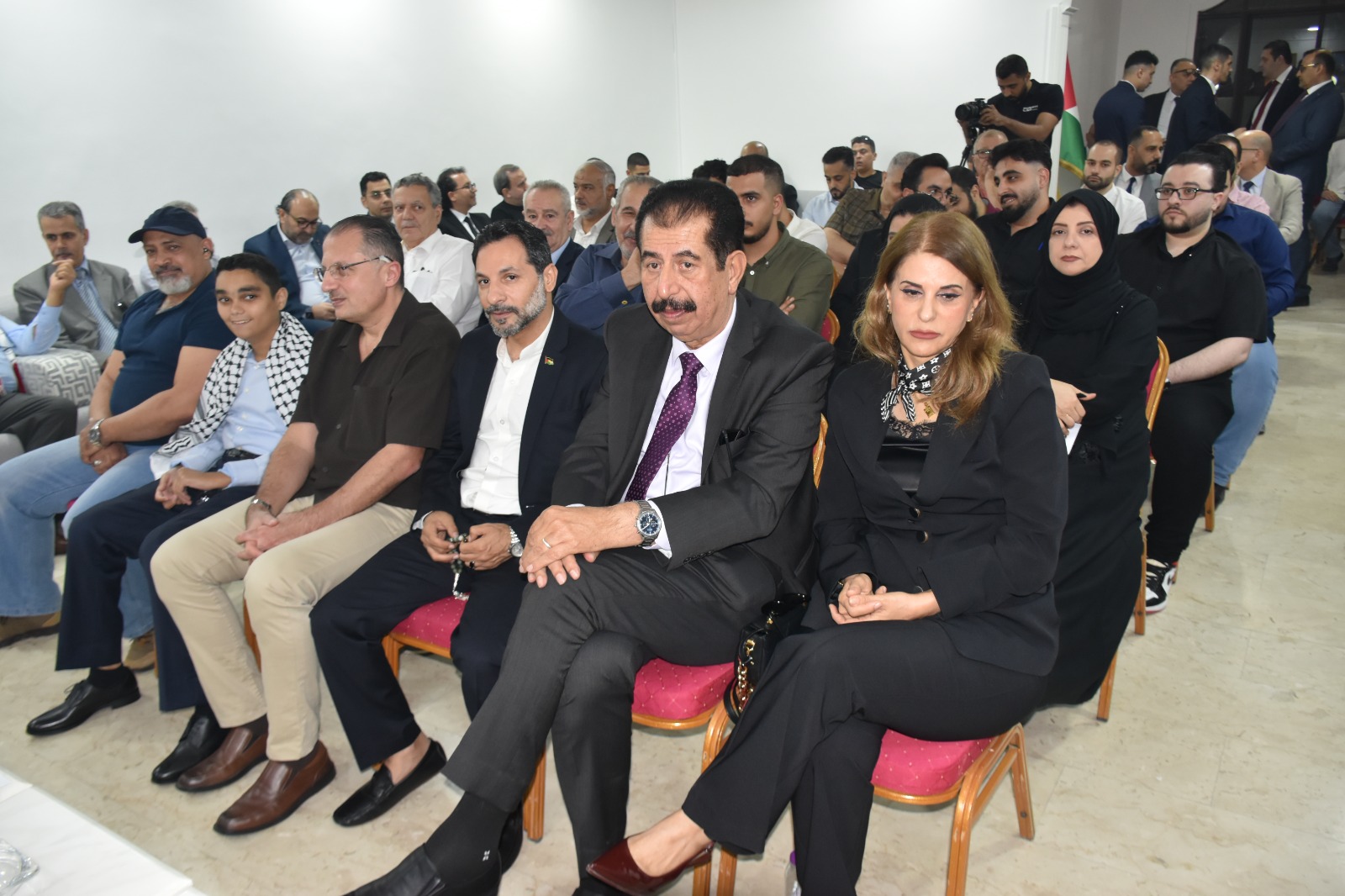 הנשיא עבאס בירך את נציג הקהילה הפלסטינית בבחריין שנבחר למועצה הלאומית החדשה