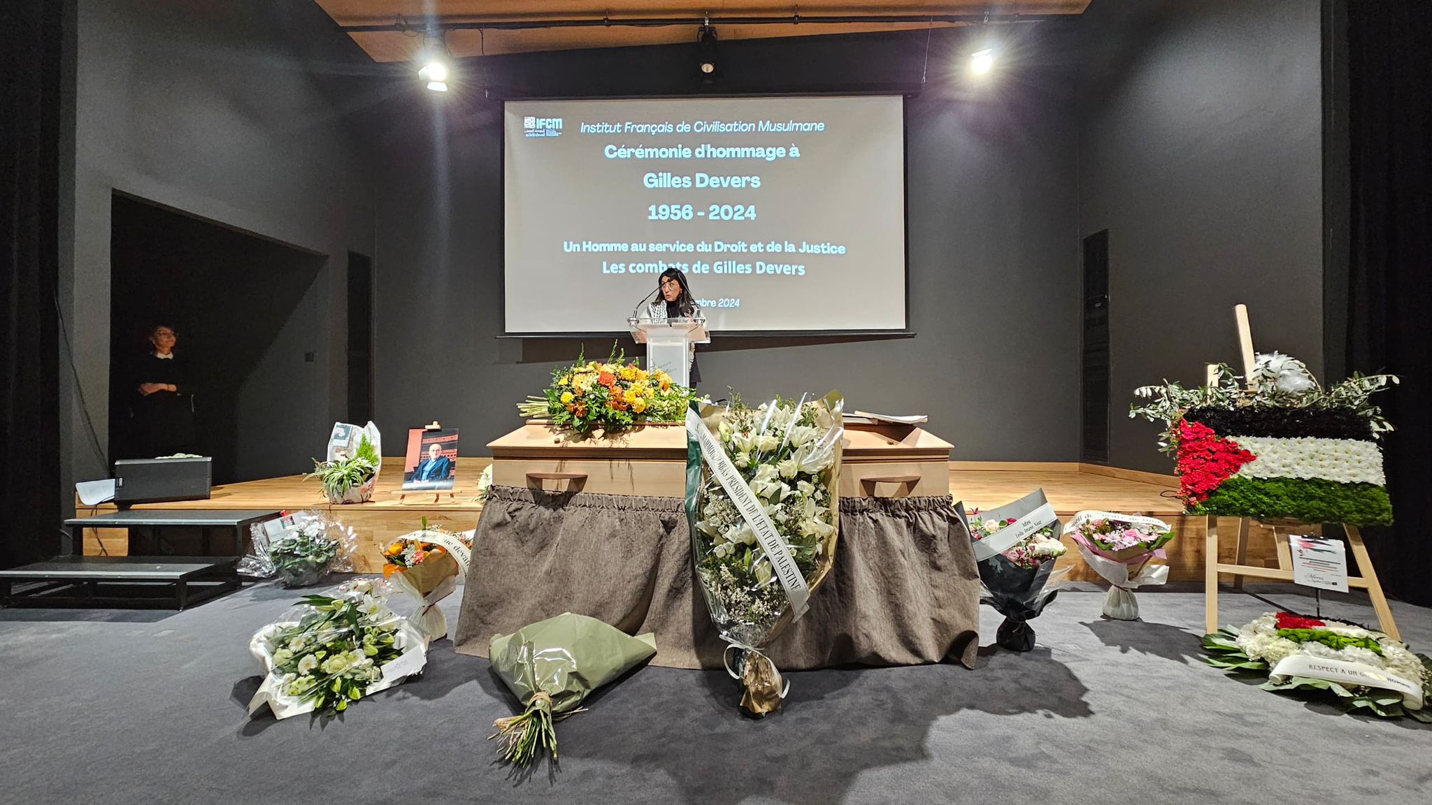 נשיא מדינת פלסטין, מחמוד עבאס, העניק את אות "כוכב החירות" לעורך הדין הצרפתי ג'יל דובייה ז"ל