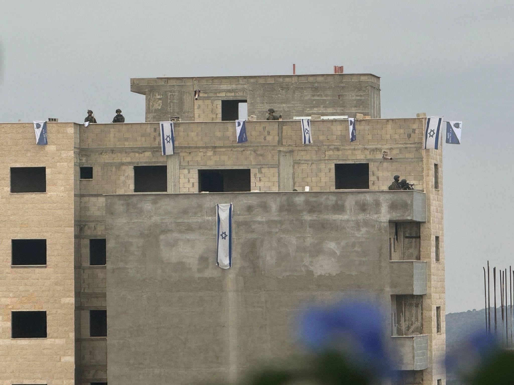 כוחות הכיבוש השתלטו על מבנה בכניסה לכפר קראווה בני חסאן והפכו אותו למוצב צבאי