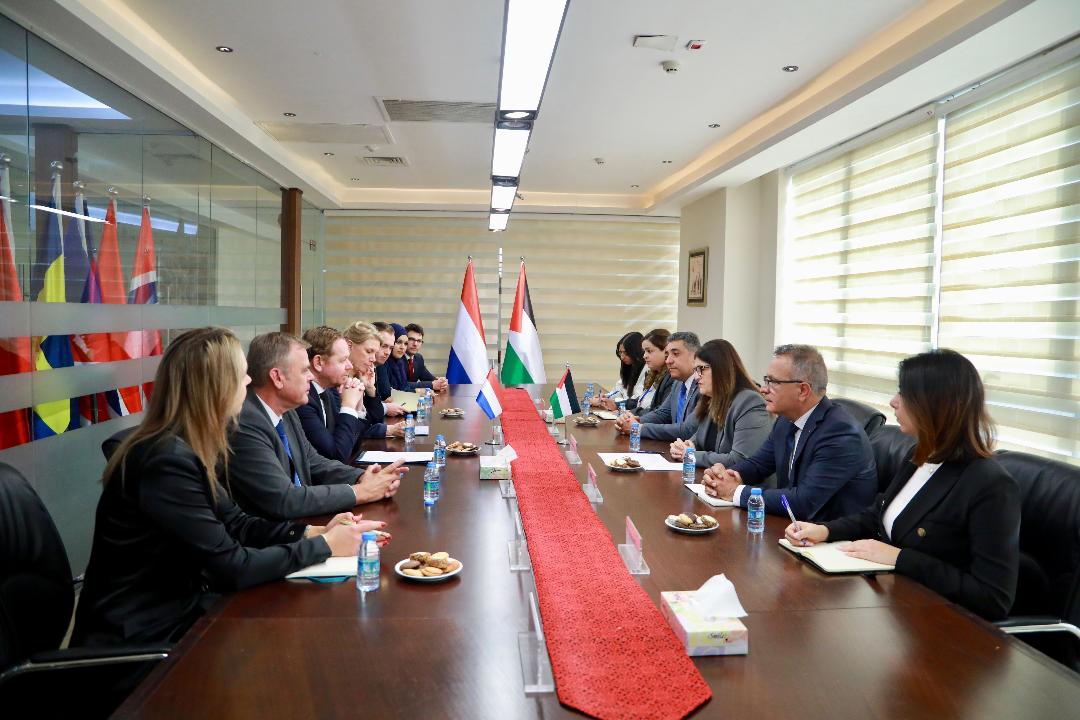 שרת החוץ הפלסטינית פארסין שהין קראה להולנד להכיר במדינת פלסטין: “ההכרה היא תנאי לשלום צודק ויציב”