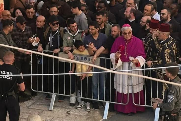 הוועדה לנושאי כנסיות: כוחות הכיבוש פגעו בחופש הפולחן בשבת האור בירושלים