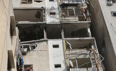 הבניין שהופצץ בשכונת אלרמאל בעזה. הרס רב לבתי התושבים  