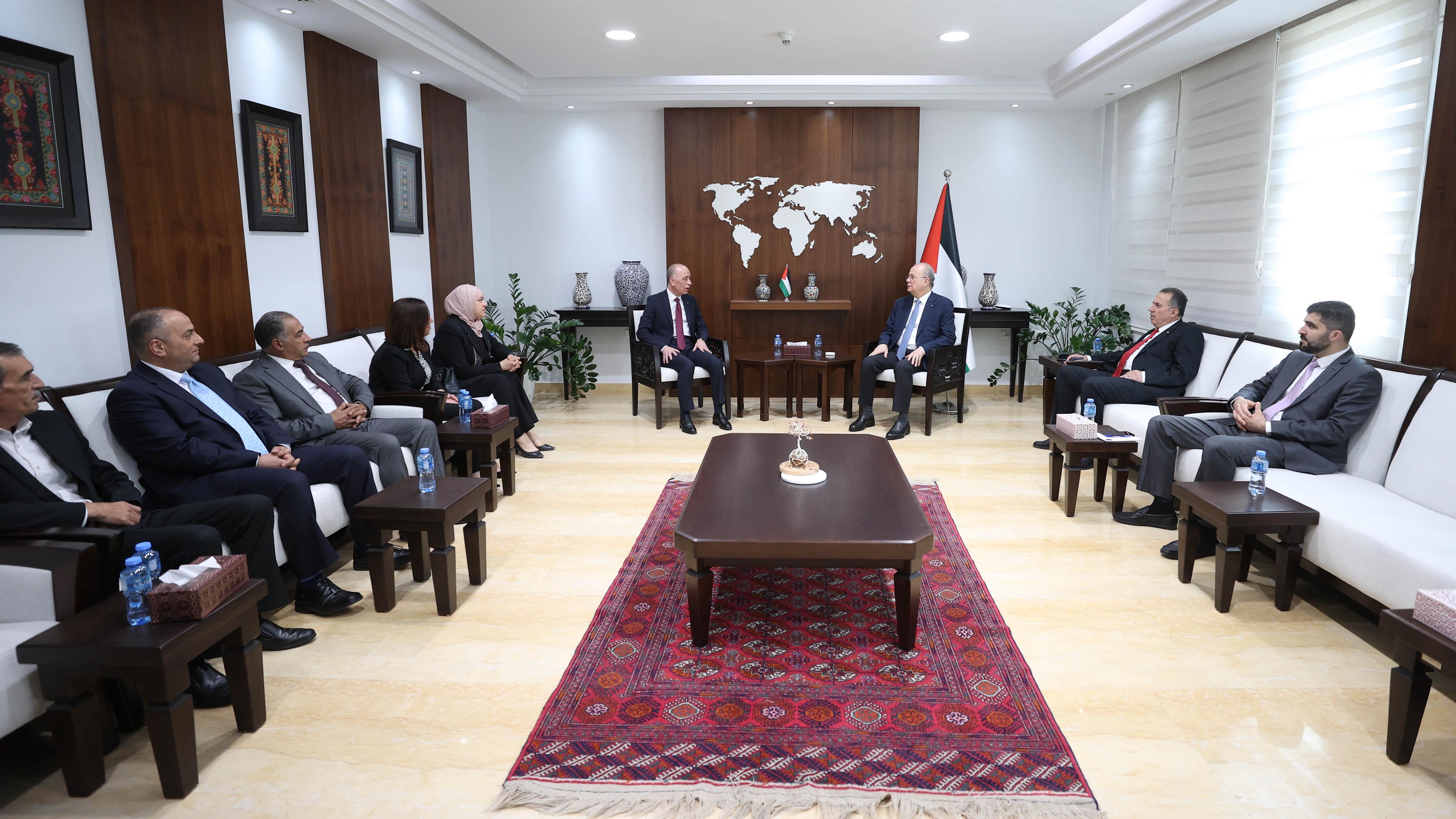 ראש הממשלה מוסטפא: יש להכפיל מאמצים להסדרת הקרקעות באזור C – כלי קריטי מול תכניות הסיפוח של הכיבוש