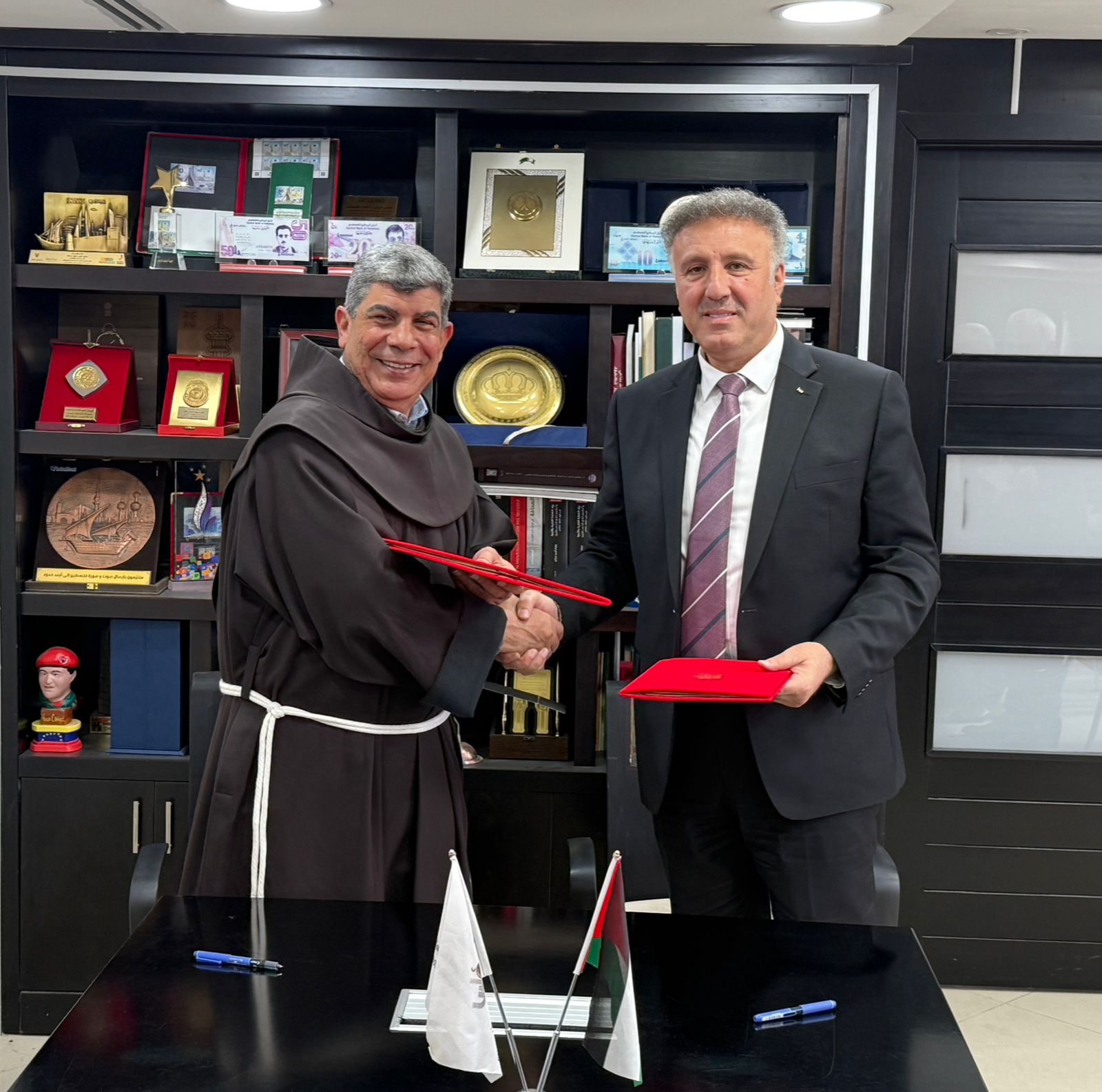 עסאף והאב אברהים פלטס חתמו על הסכם לשידור מיסת חג המולד