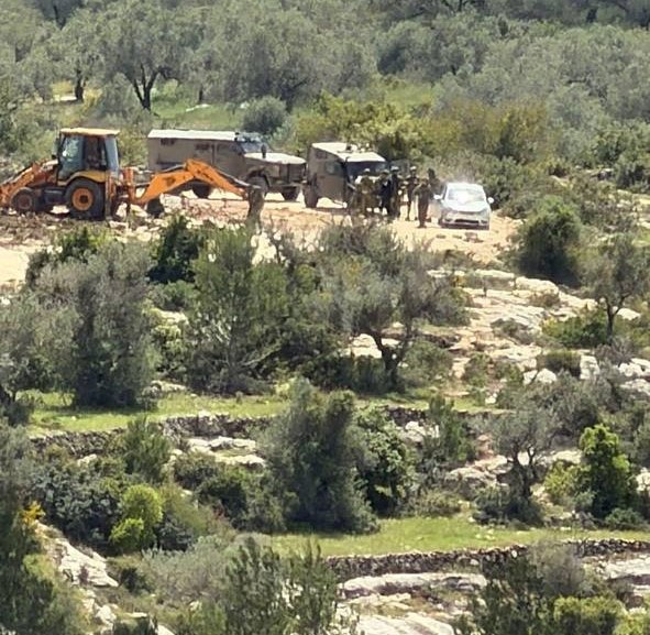 כוחות הכיבוש החרימו שני דחפורים בדיר ע'סאנה, מצפון־מערב לרמאללה